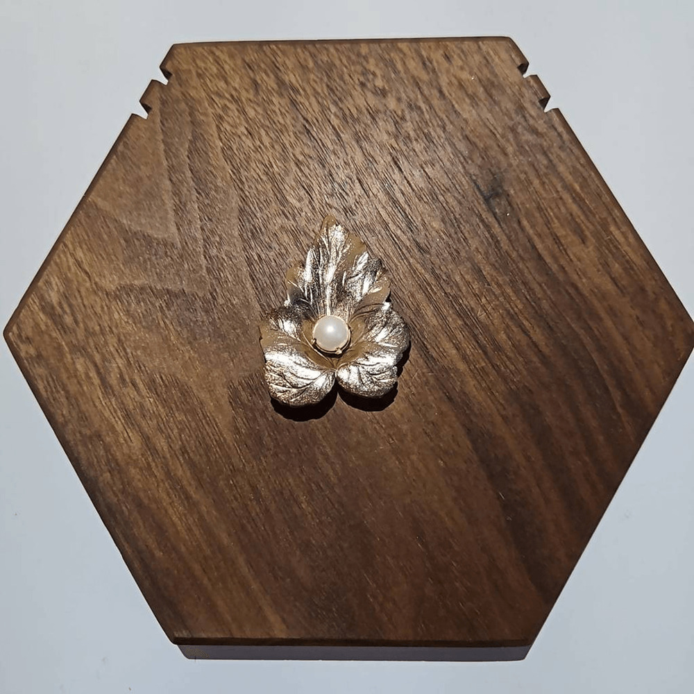 Vintage Sarah Coventry Gold Lead Brooch with Pearl